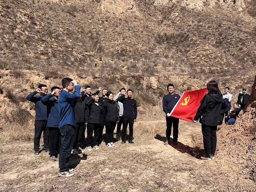 华体会体育-华体会(中国)一站式服务官网
开展义务植树活动(图3)